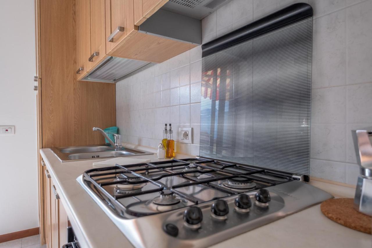 Happy Guest Apartments - Lake View And Pool Рива-ди-Сольто Экстерьер фото