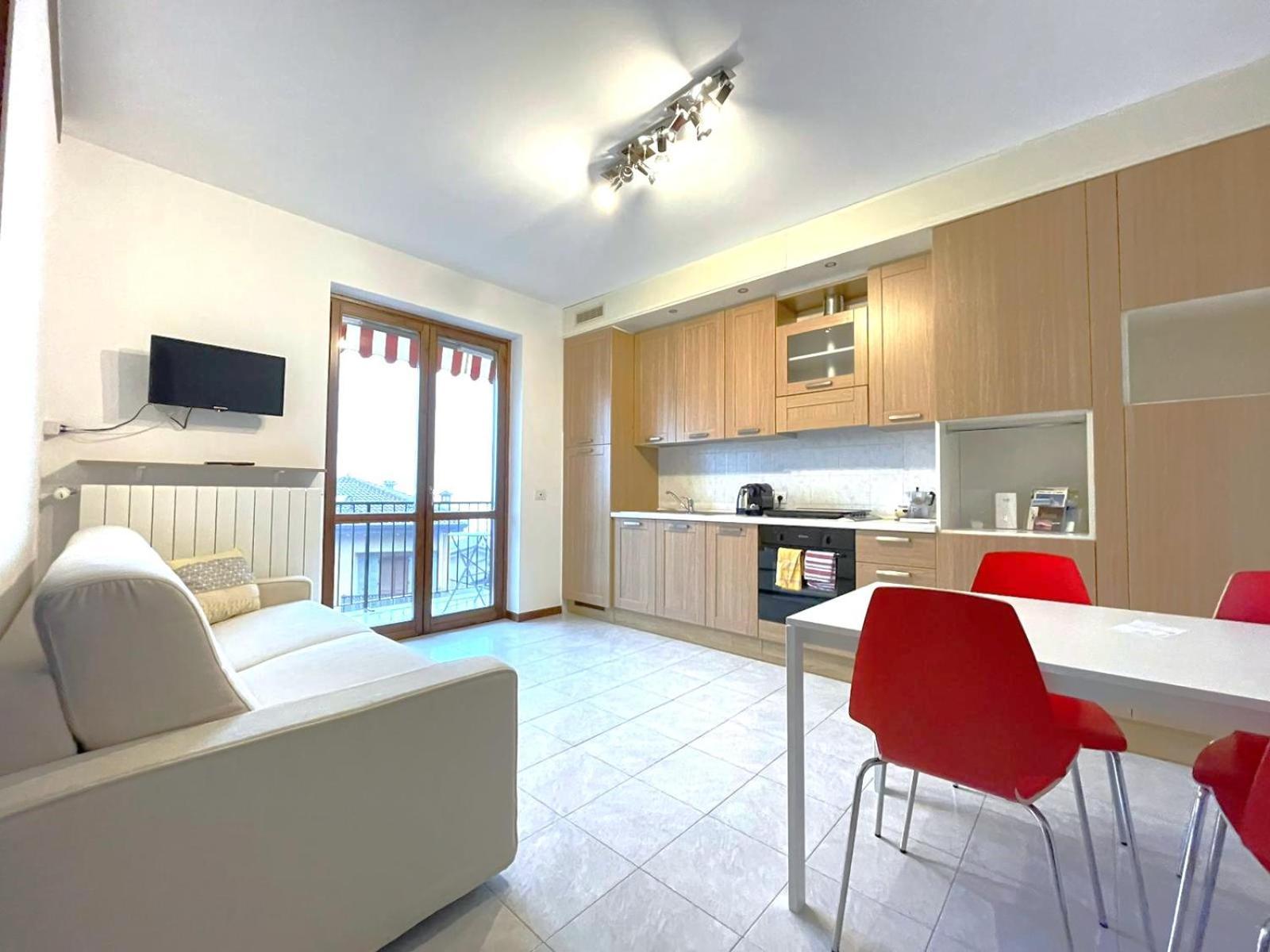 Happy Guest Apartments - Lake View And Pool Рива-ди-Сольто Экстерьер фото